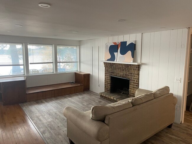 Photo - 1431 Lake Dr