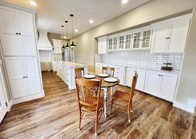 Photo - 17022 S 579 Rd
