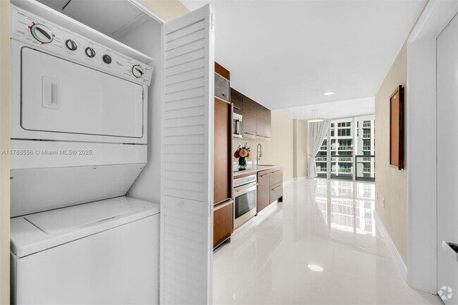 Building Photo - 495 Brickell Ave Unit 5208 Rental