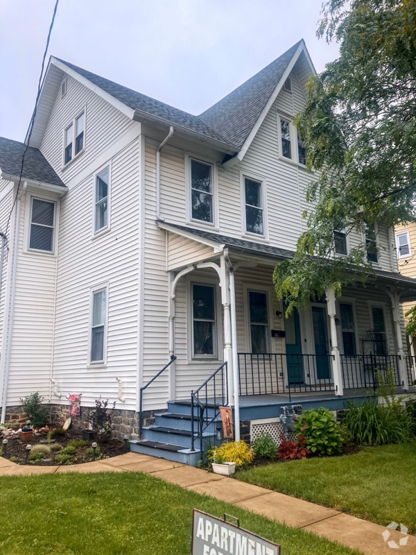 Building Photo - 407 E Broad St Rental