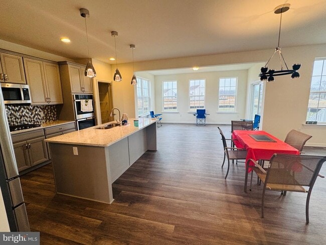 Building Photo - 309 THALES Dr