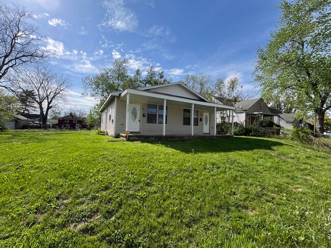 Building Photo - 2433 Morton St