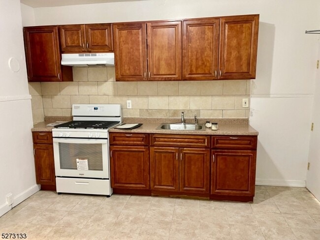 Photo - 185 Sussex Ave