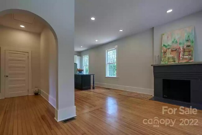 143 Broadway Ave