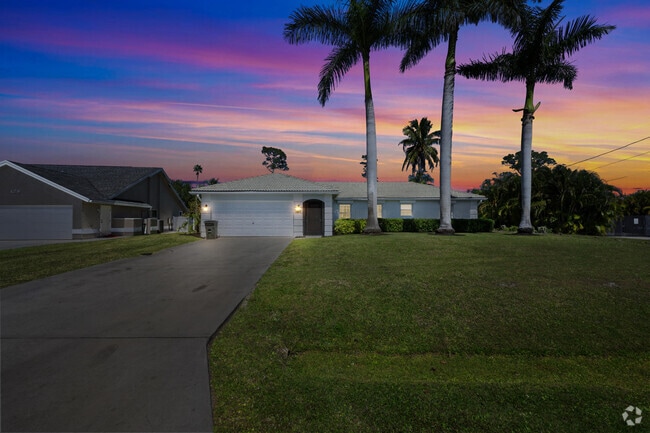 Building Photo - 131 NE Naranja Ave Rental