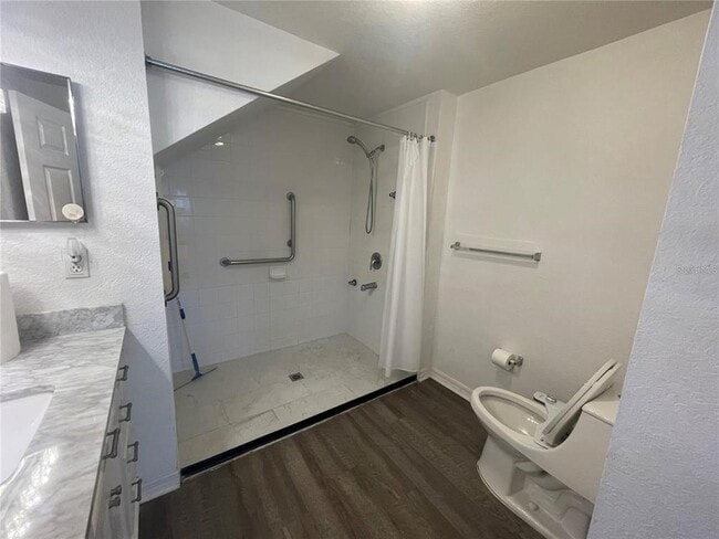 Photo - 4560 Yellowgold Rd E