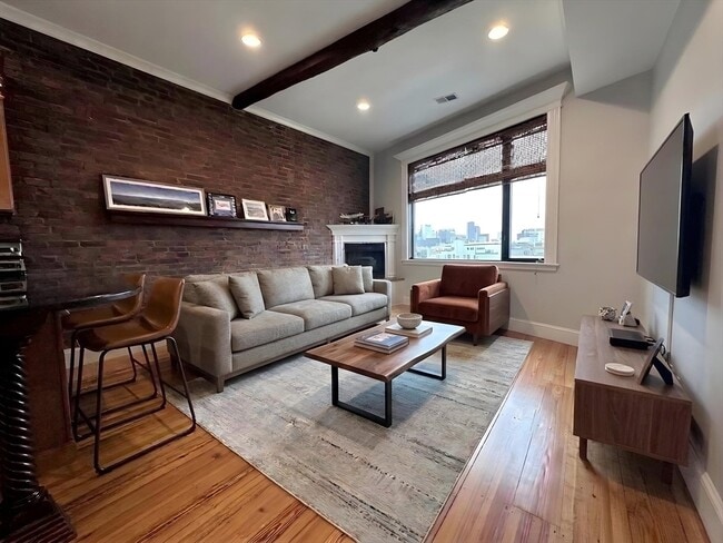 Photo - 410 E 3rd St Unit 3