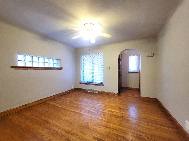 Photo - 6636 Devonshire Ave