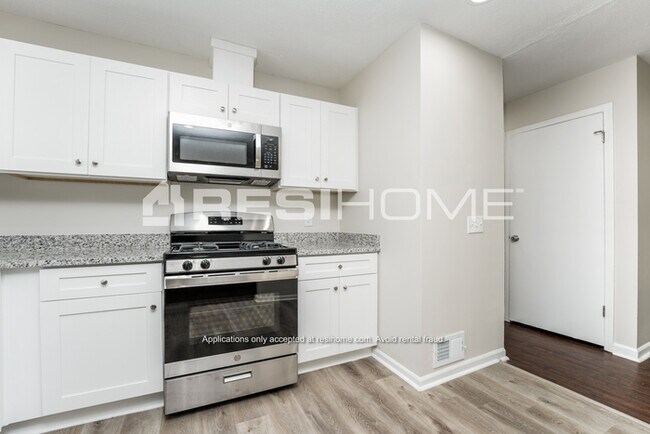 Photo - 1763 Stag Dr NW