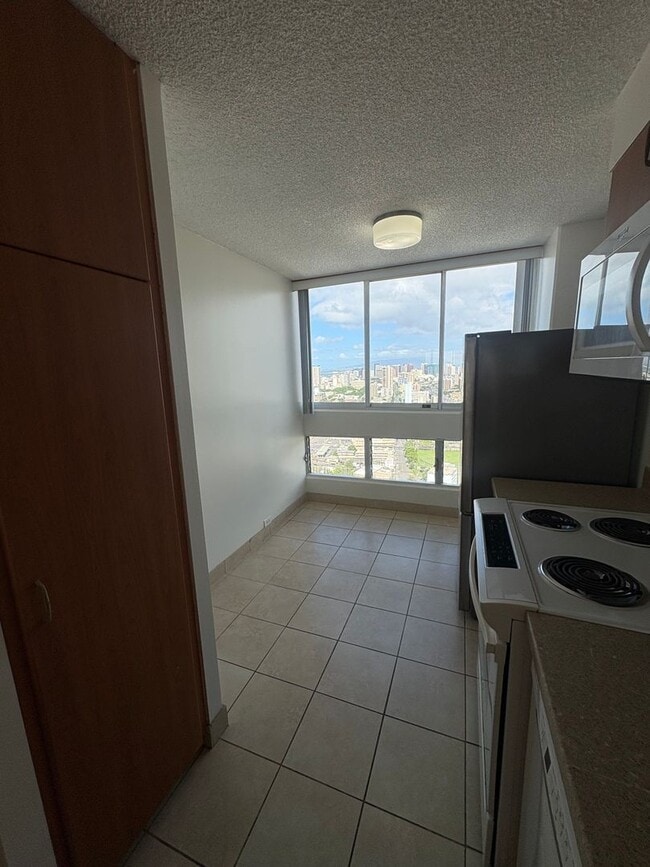 1212 Punahou St