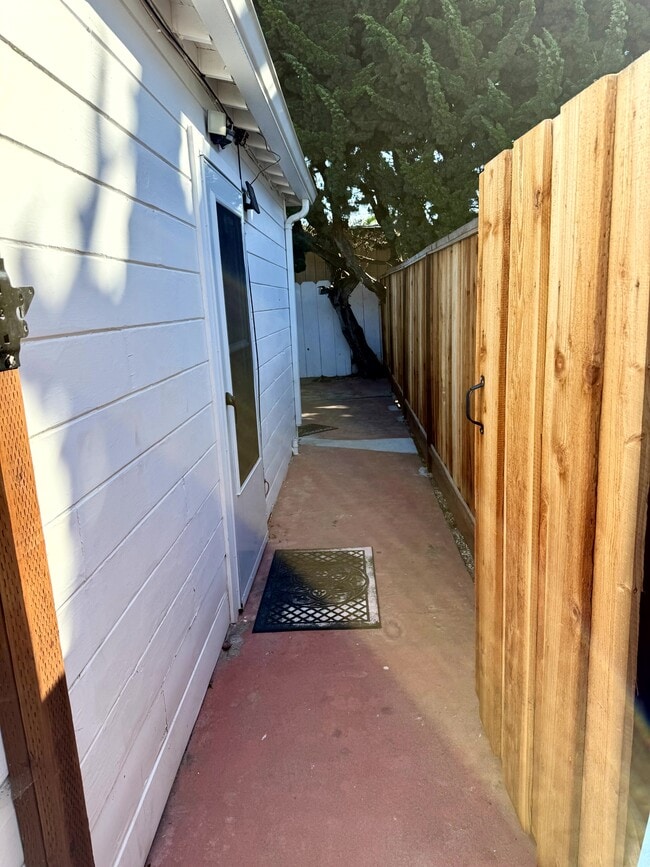 Photo - 1354 N Main St