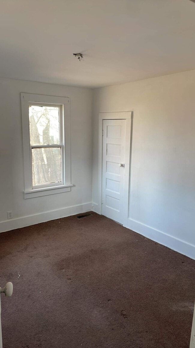 Photo - 108 W Grant St
