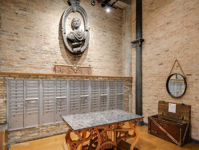 Photo - 2545 S Dearborn St