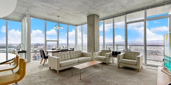 Building Photo - 1324 Champa St