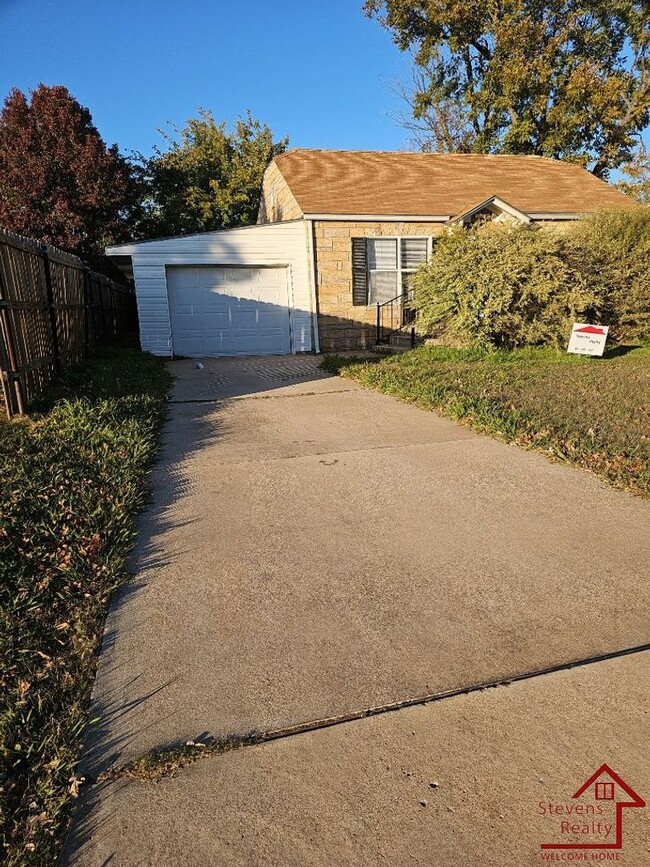 Photo - 1609 SW B Ave