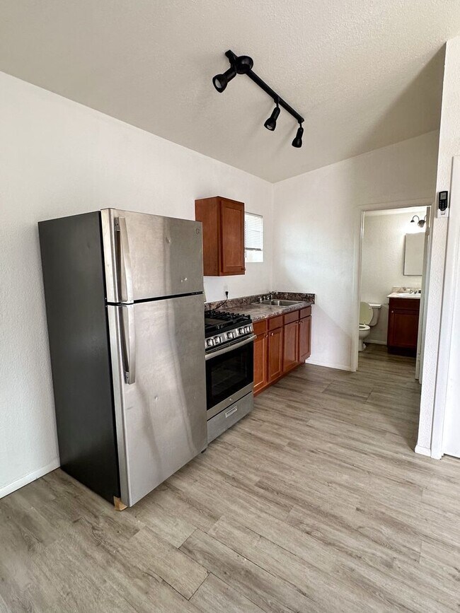 Photo - 1376 N Country Club Rd