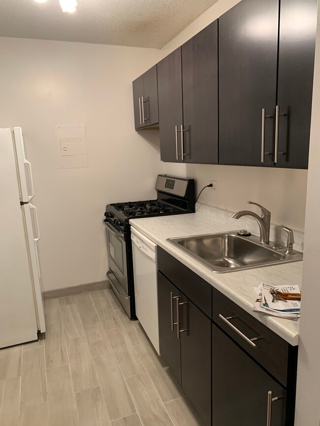 Building Photo - 1301 20th St NW Unit 414