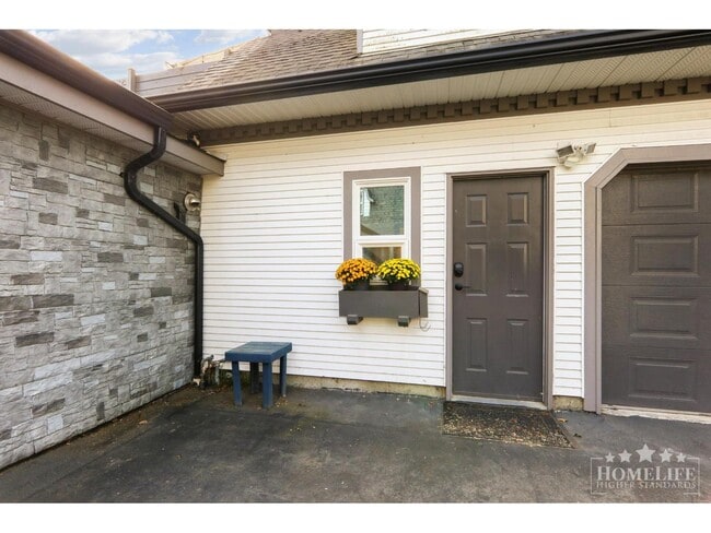 Coach House 11070 MCSWEEN ROAD,Fairfield Island