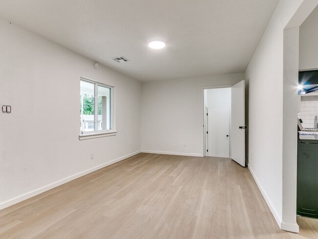 Photo - 911 Crabtree Cove