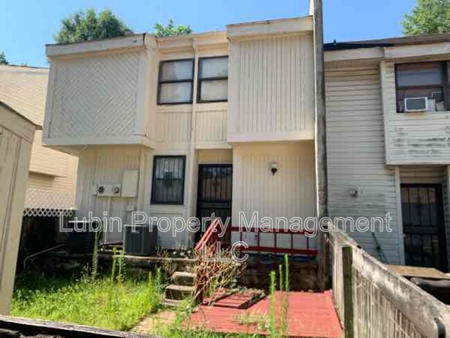 Photo - 5618 Clarke Address