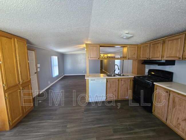 Photo - 700 W Ridgeway Ave