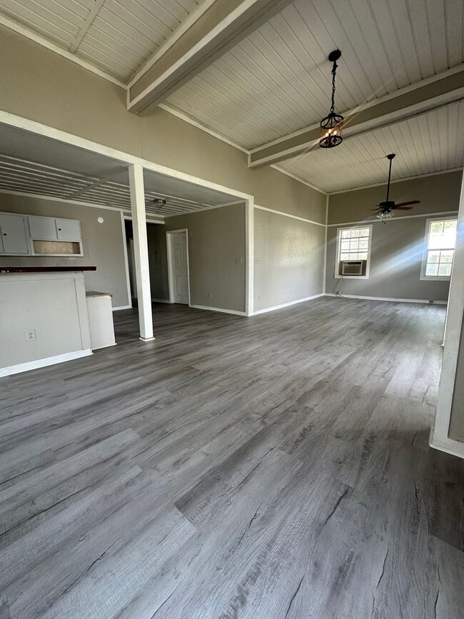 4 Bed/2 Bath House UNDER RENOVATIONS - 4 Bed/2 Bath House UNDER RENOVATIONS
