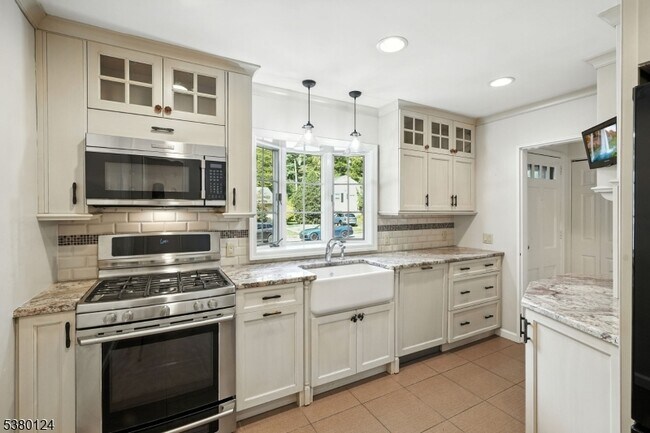 Photo - 121 Squire Hill Rd