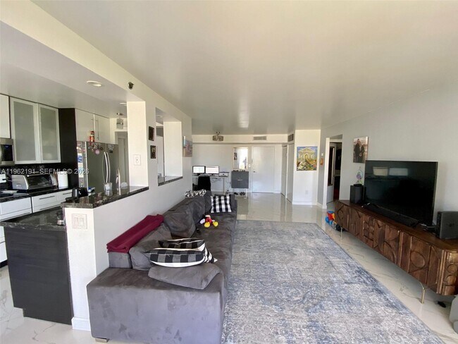 Photo - 210 174th St Unit 912