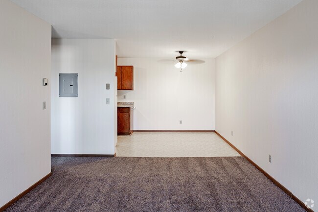 2BR, 1BA - 793SF - Living Room