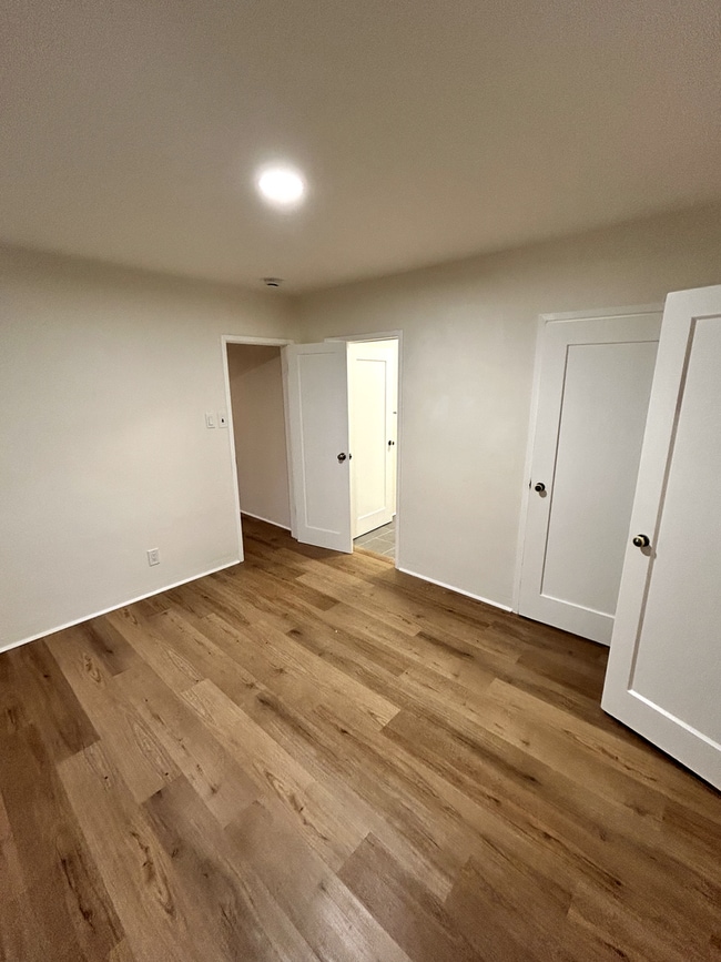 Photo - 724 Crestmoore Pl