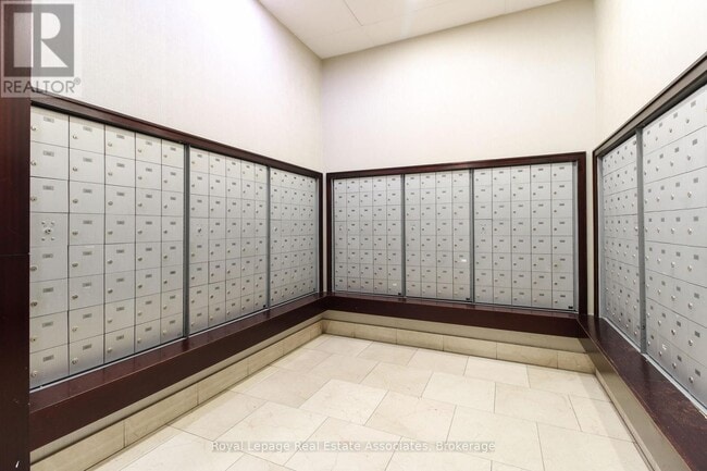 Photo - 3939 Duke of York Blvd Unité 2208