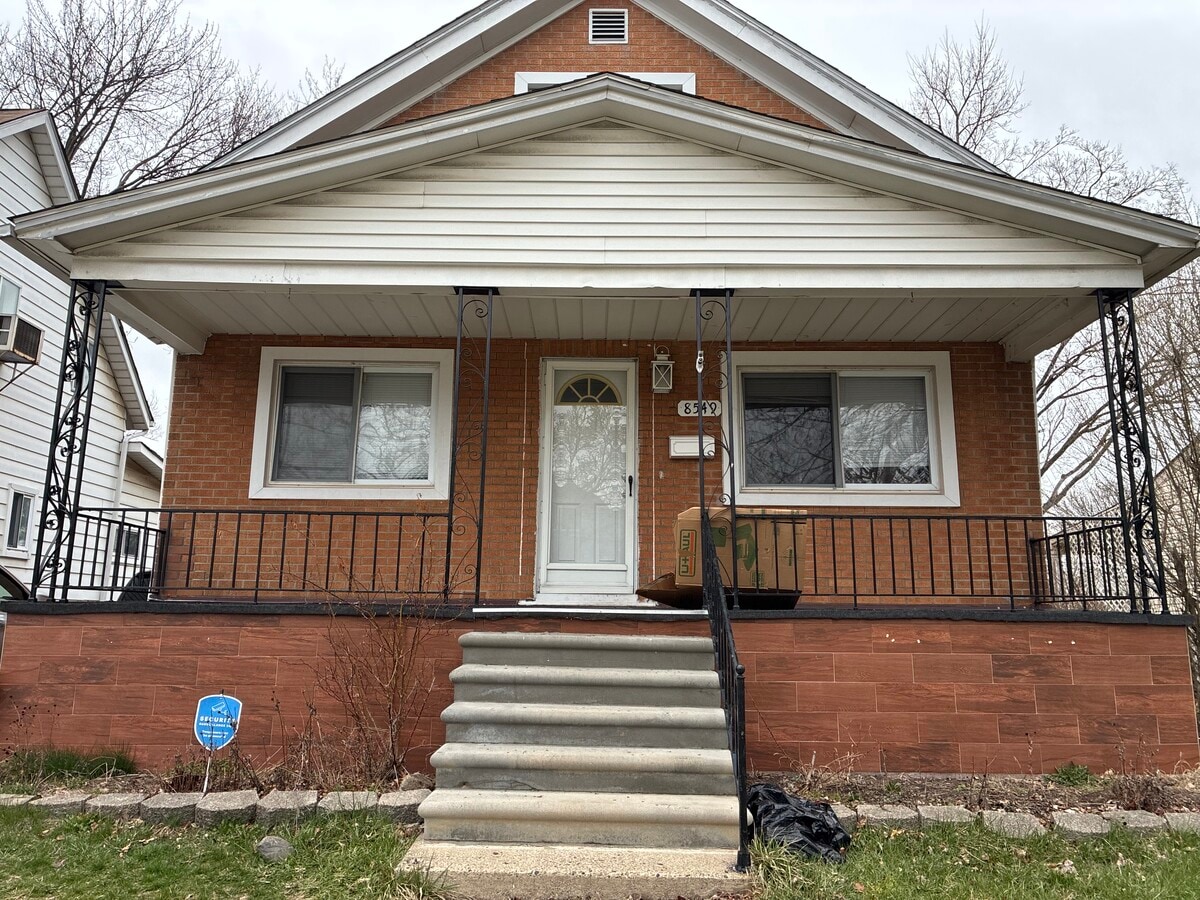 Photo - 8549 Central