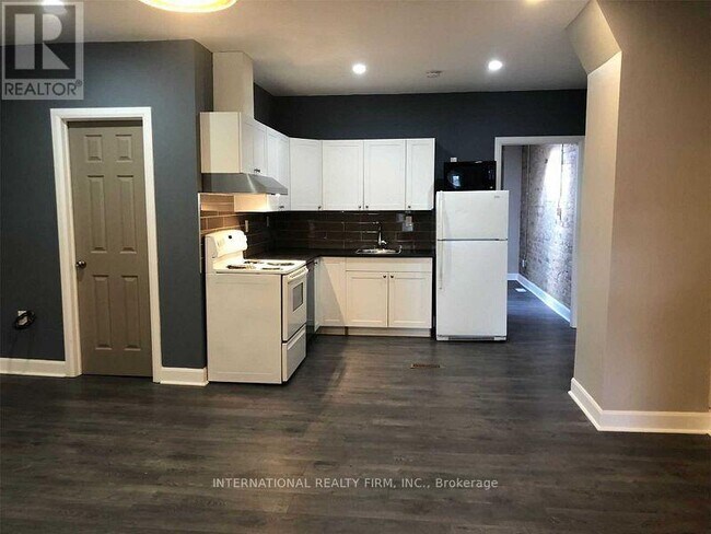 Photo - 1272 Danforth Ave