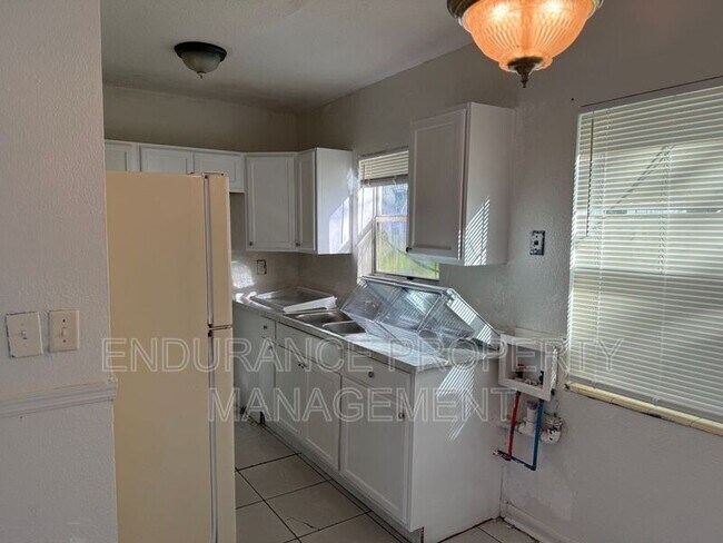 Photo - 1143 W 23rd St