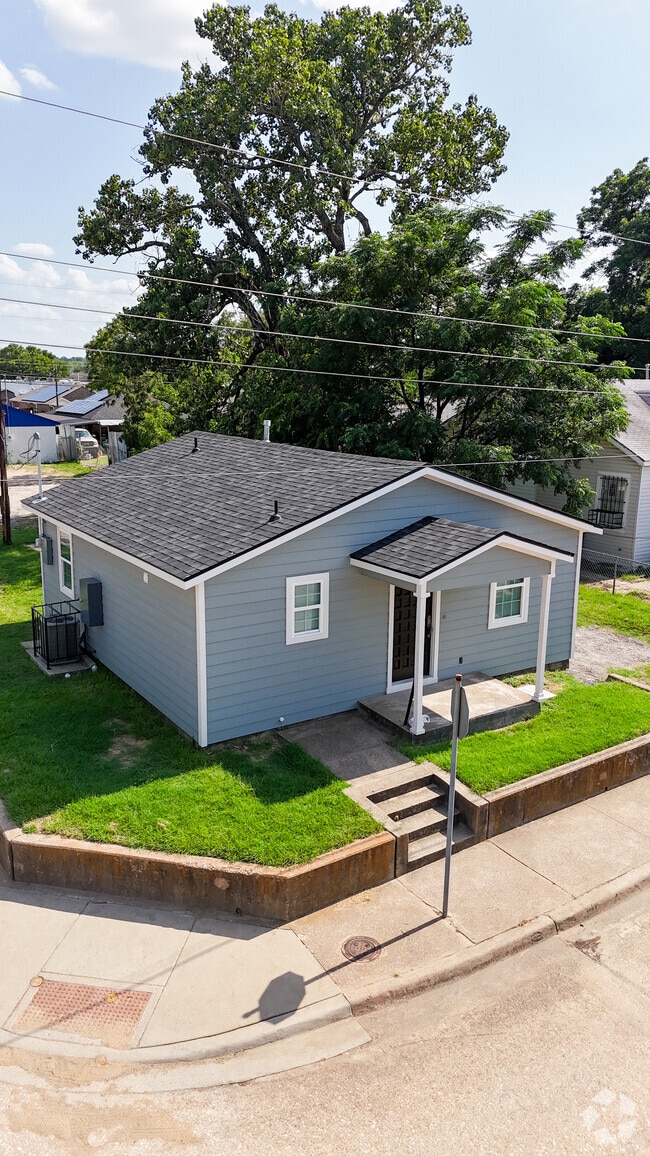 Building Photo - 1702 Pueblo St Rental
