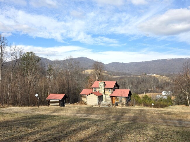Building Photo - Cozy 3BR/2BA Cabin with Stunning Mountain Views