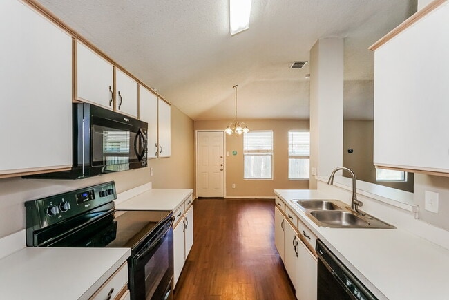 Photo - 317 Taylor St