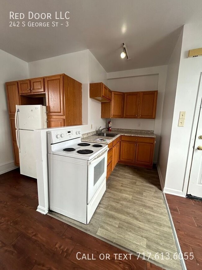 Photo - 242 S George St Unit 3