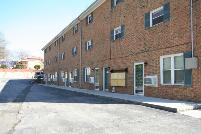 Photo - Ground Floor Studio Apartment - Walk to Duke, Downtown or Durham Co-op! Unit 19