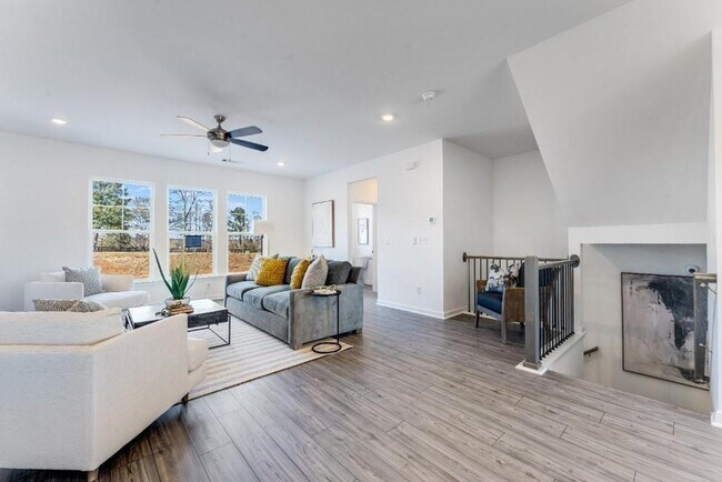 Photo - 519 Meadows Ln