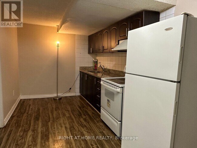 Photo - 4092 Midhurst Ln