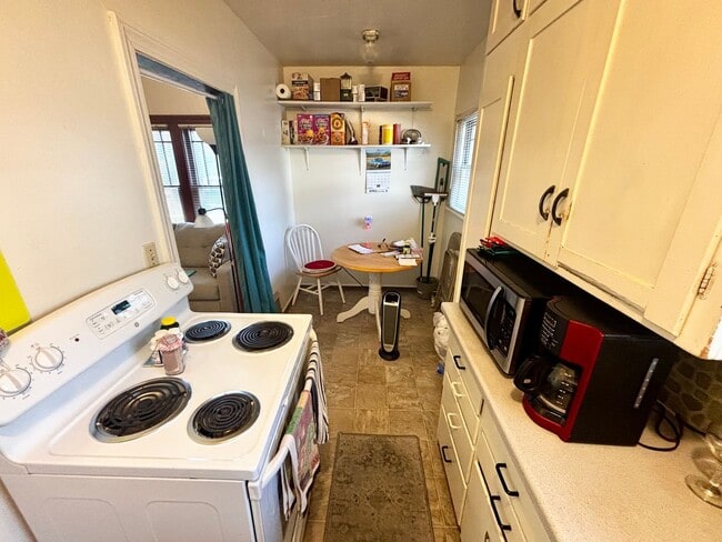 Photo - 404 S Van Buren St Unit Apt 2