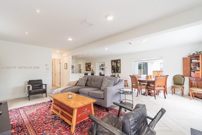 Photo - 44 NW 40th St