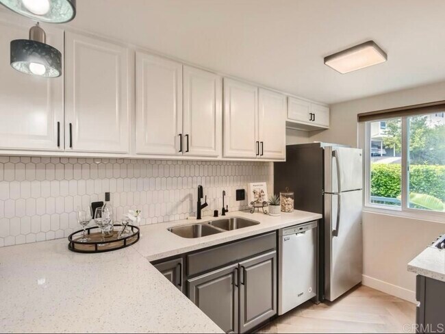 Photo - 2349 Altisma Way Unidad B