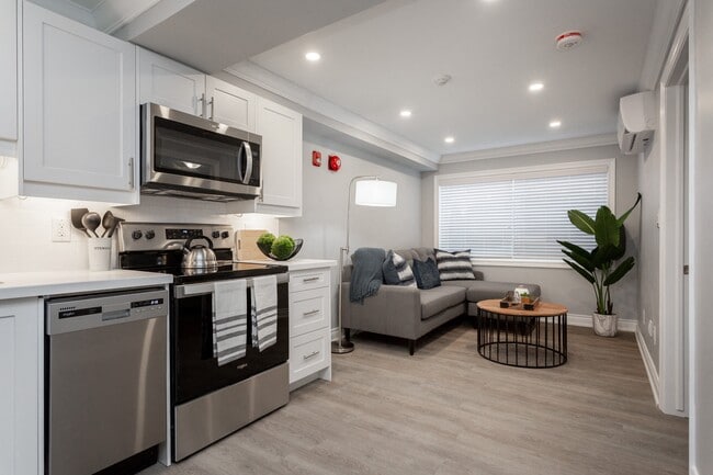 Photo - 75 Carling Street