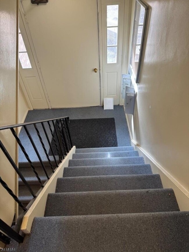 Photo - 8 N Mountain Ave