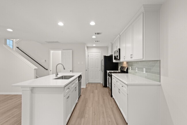 Photo - 7 Marble Rock Pl