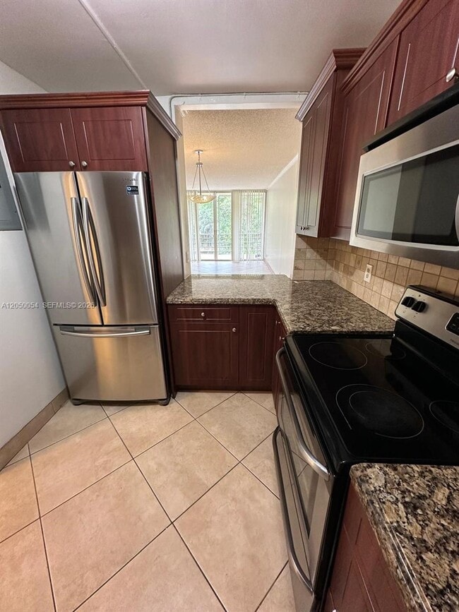 Photo - 9410 Live Oak Pl Unit 305