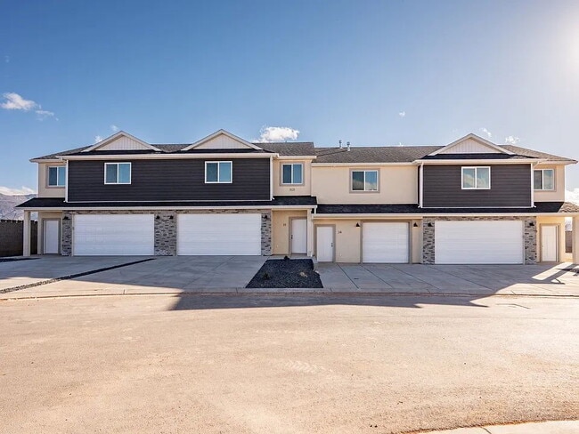 Building Photo - Beautiful Brand New build Townhome in Ceda... Unit #2
