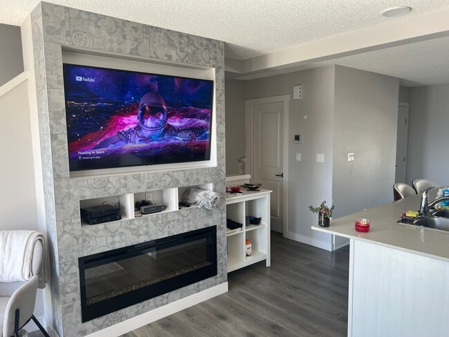 Building Photo - 846 Daniels Way SW